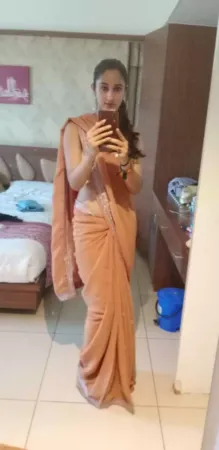 Aashna Noida Sector 111 Call Girl Myself Low Price